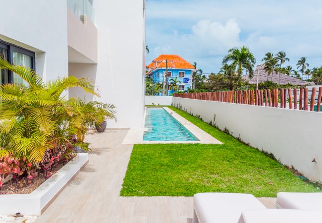Apartamento en Bávaro - Gorgeous Terrace with private picuzzi Los Corales Beach