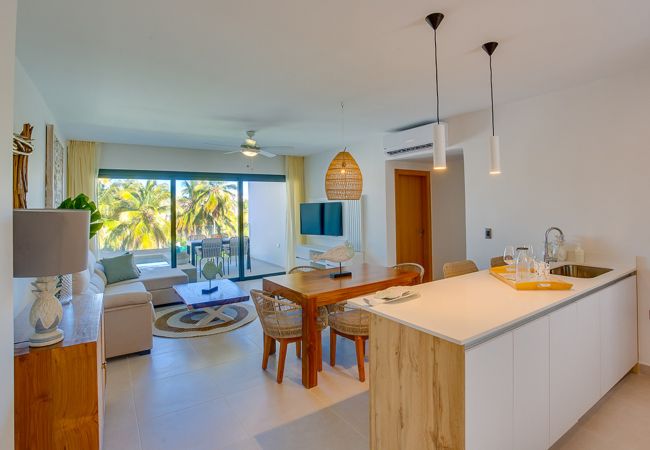 Apartamento en Bávaro - Gorgeous Terrace with private picuzzi Los Corales Beach