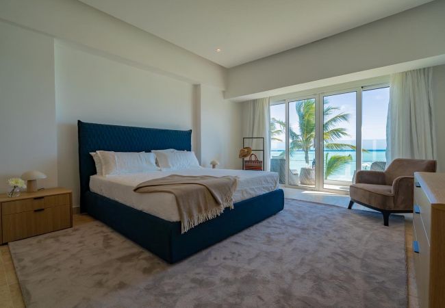 Apartamento en Punta Cana - Punta Palmera Beach Front with private cold jacuzzi