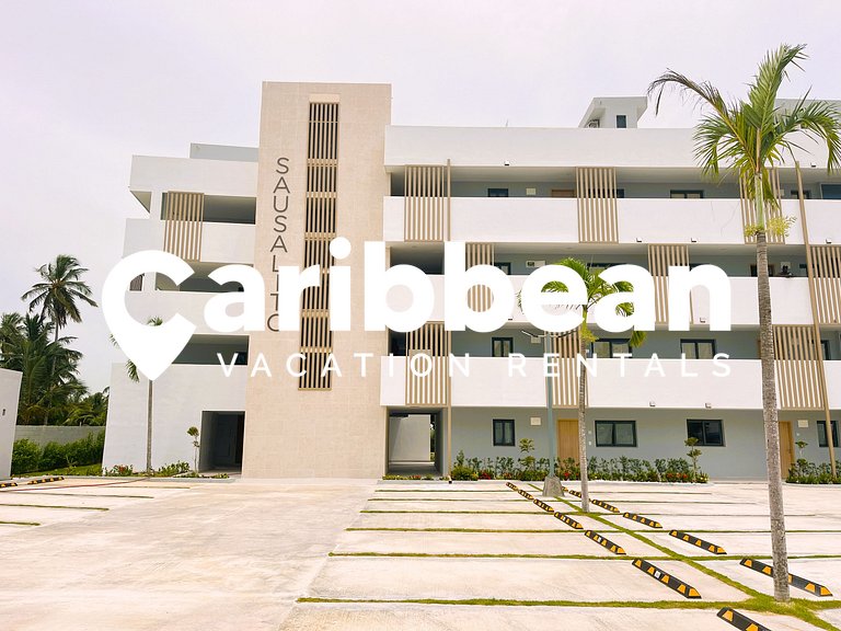 Beauty condo pool views with gym close to the beach