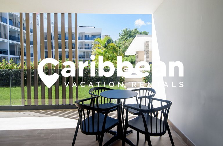 New condo with direct access to the pool