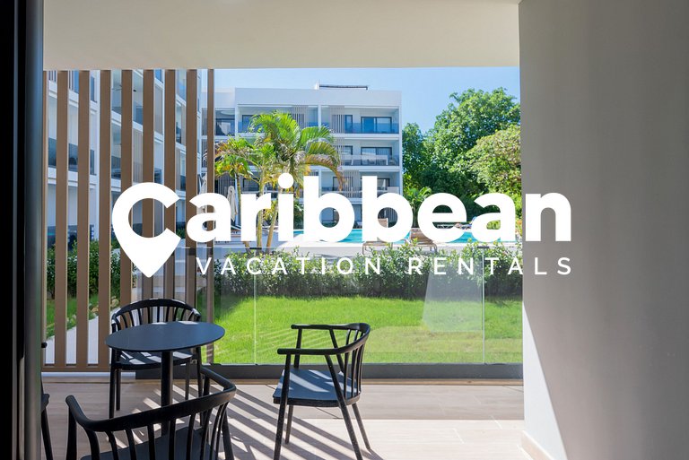 Bran new condo with pool access