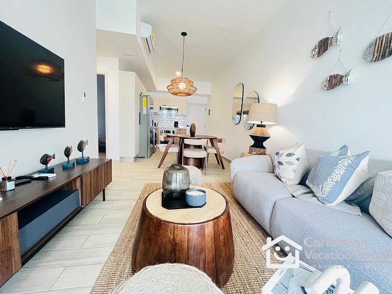 Private picuzzi in a NEW condo with private beach