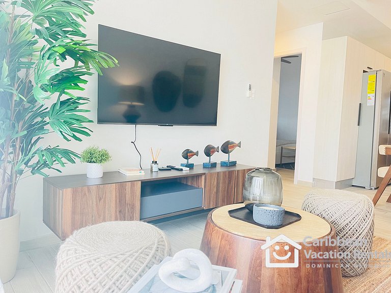 Private picuzzi in a NEW condo with private beach
