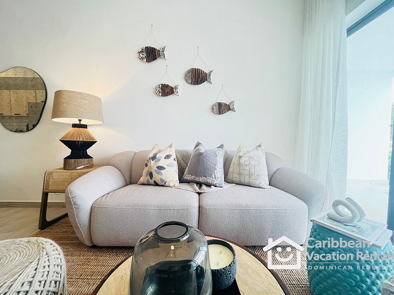 Private picuzzi in a NEW condo with private beach