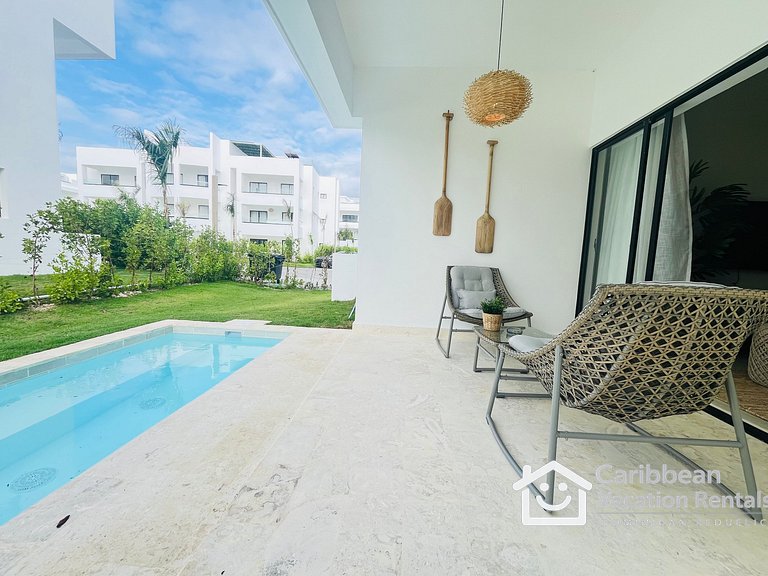 Private picuzzi in a NEW condo with private beach