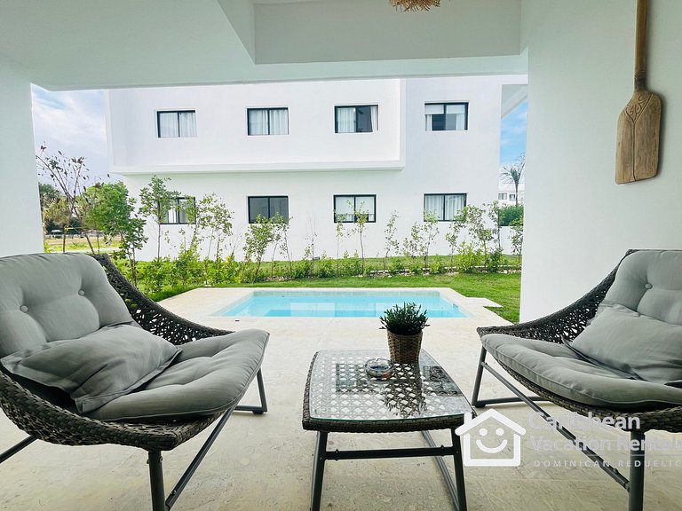 Private picuzzi in a NEW condo with private beach
