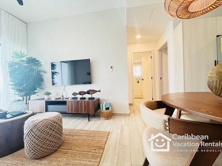 Private picuzzi in a NEW condo with private beach