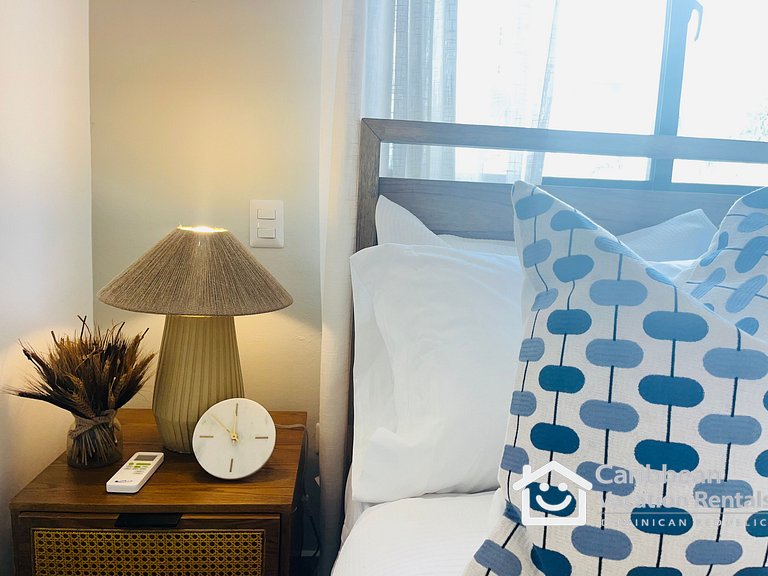 Private picuzzi in a NEW condo with private beach