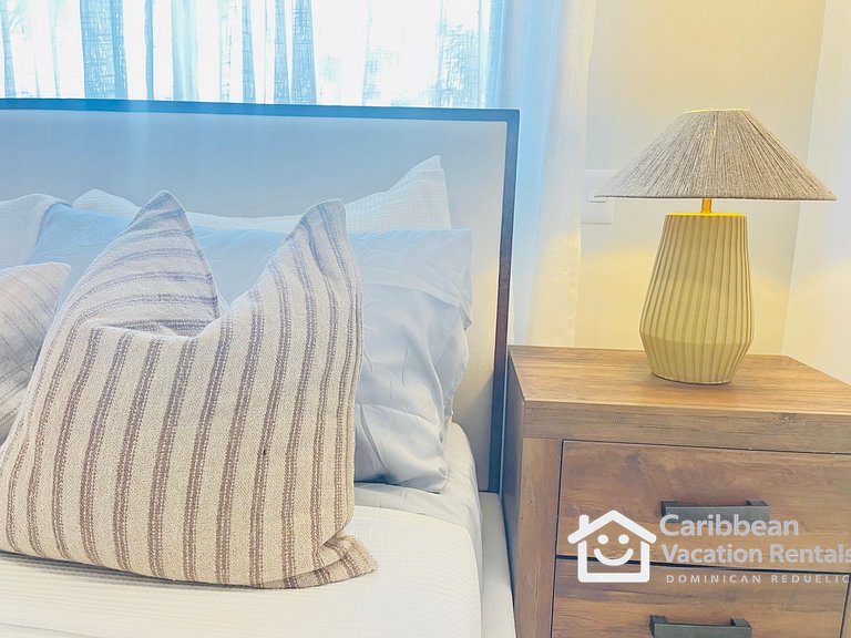 Private picuzzi in a NEW condo with private beach