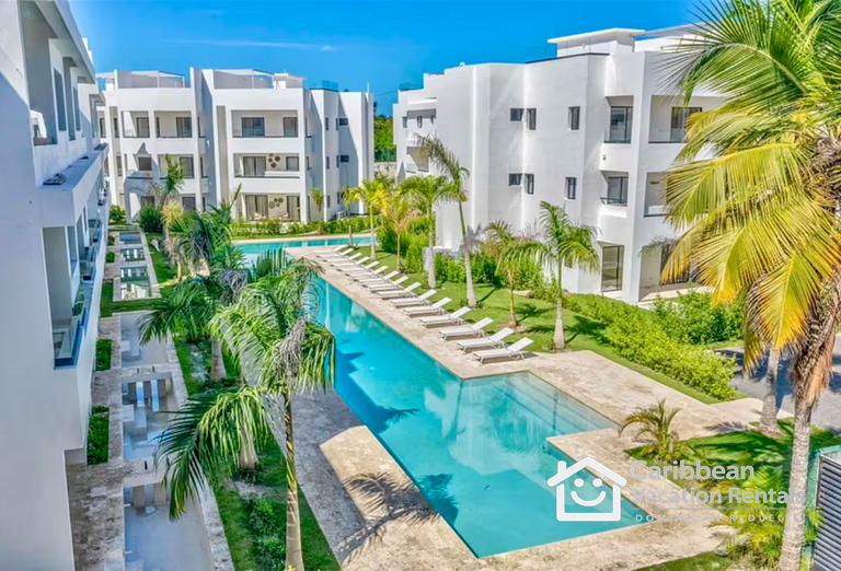Private picuzzi in a NEW condo with private beach