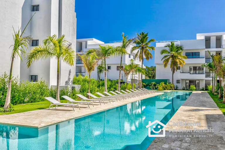Private picuzzi in a NEW condo with private beach