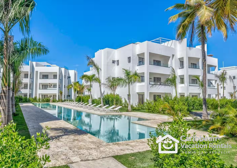 Private picuzzi in a NEW condo with private beach