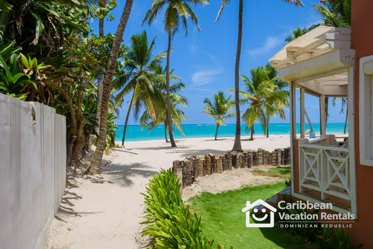 Private picuzzi in a NEW condo with private beach