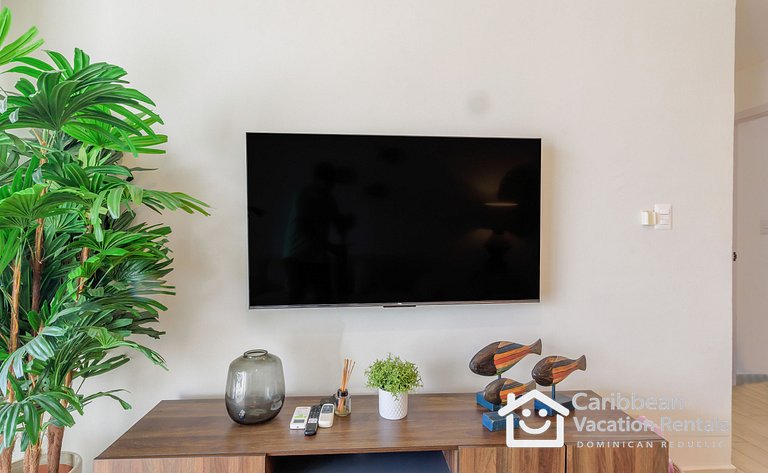 Private picuzzi in a NEW condo with private beach
