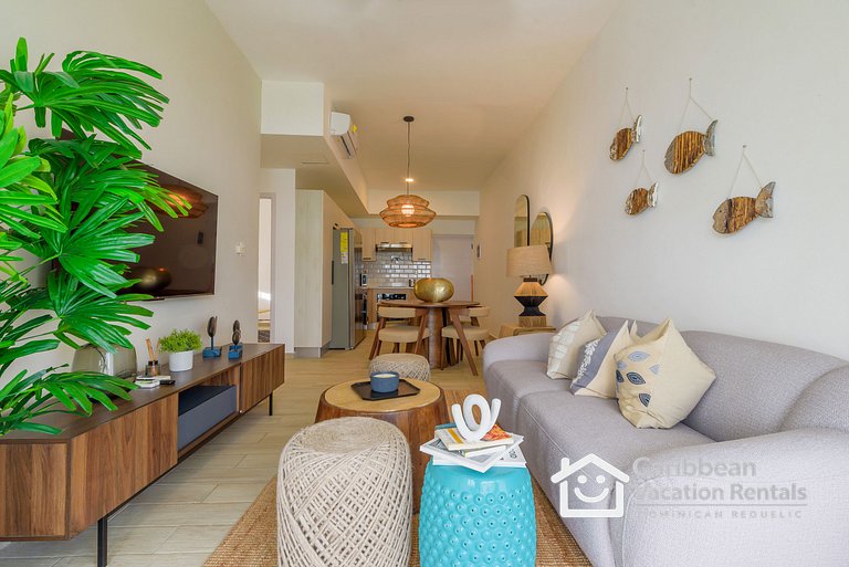 Private picuzzi in a NEW condo with private beach