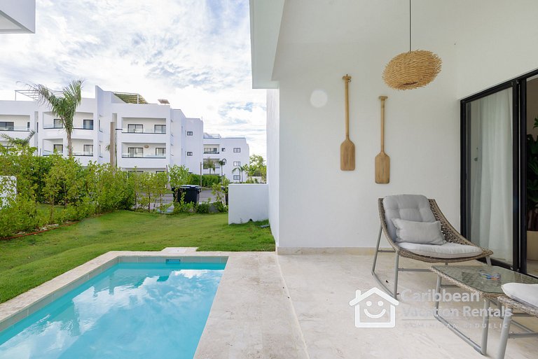 Private picuzzi in a NEW condo with private beach
