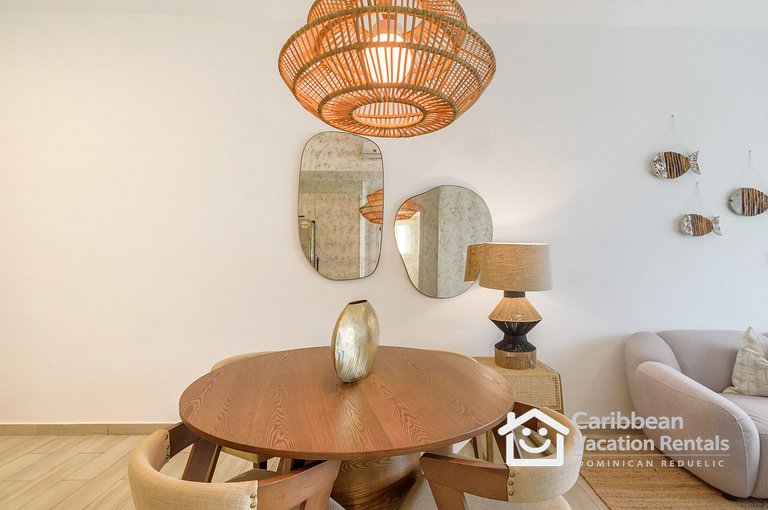 Private picuzzi in a NEW condo with private beach