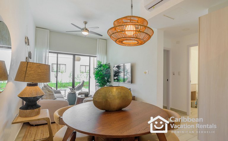 Private picuzzi in a NEW condo with private beach