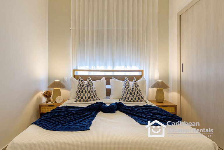 Private picuzzi in a NEW condo with private beach