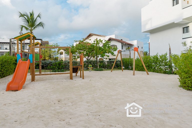 Private picuzzi in a NEW condo with private beach