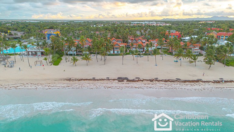 Private picuzzi in a NEW condo with private beach