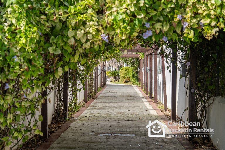 Resort Villas 2BR Apt | Pool & Beach Access