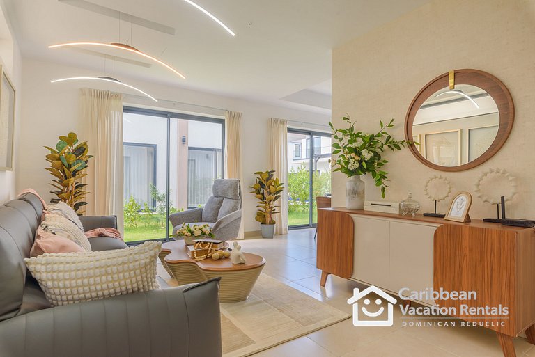 Ziba | Spacious 3BR w/ Private Pool (7 Guests)