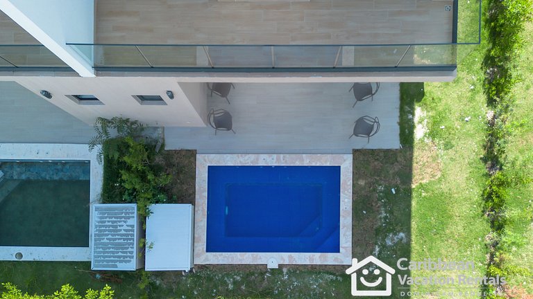 Ziba | Spacious 3BR w/ Private Pool (7 Guests)