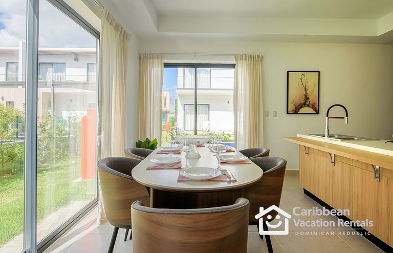 Ziba | Spacious 3BR w/ Private Pool (7 Guests)