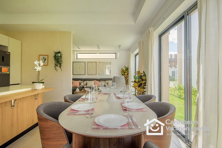 Ziba | Spacious 3BR w/ Private Pool (7 Guests)