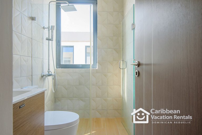 Ziba | Spacious 3BR w/ Private Pool (7 Guests)