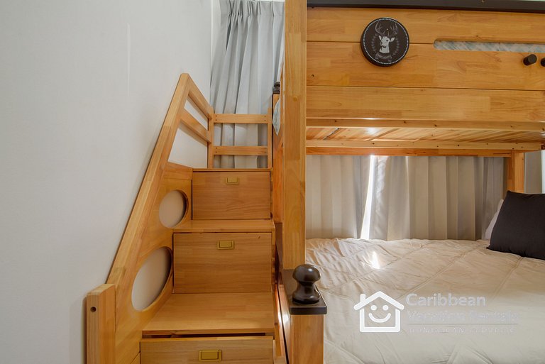 Ziba | Spacious 3BR w/ Private Pool (7 Guests)