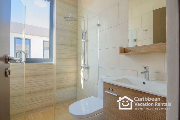 Ziba | Spacious 3BR w/ Private Pool (7 Guests)