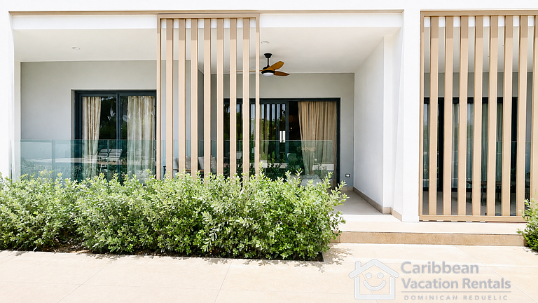 Born | Modern 2BR with Pools | 6 Guests