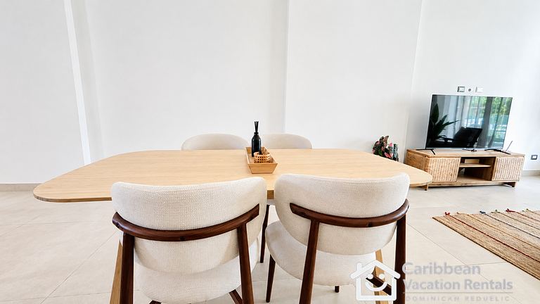 Born | Modern 2BR with Pools | 6 Guests
