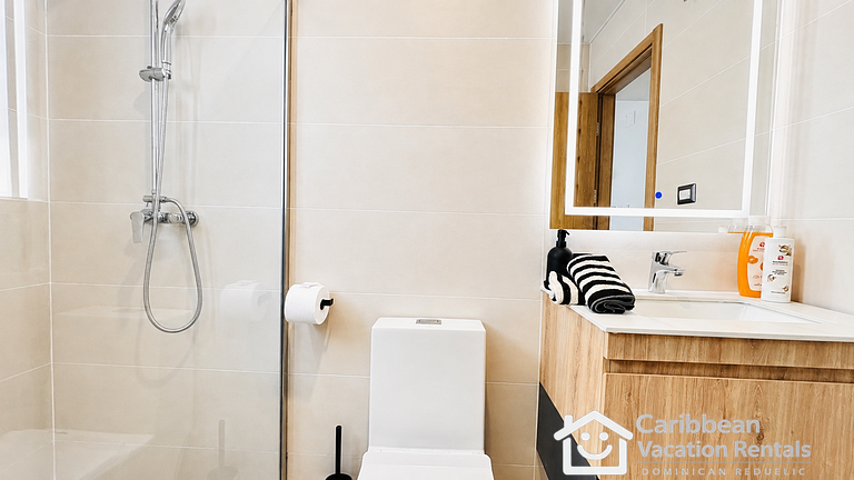 Born | Modern 2BR with Pools | 6 Guests