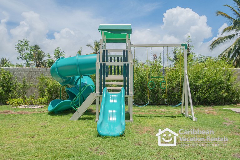 Born | Modern 2BR with Pools | 6 Guests