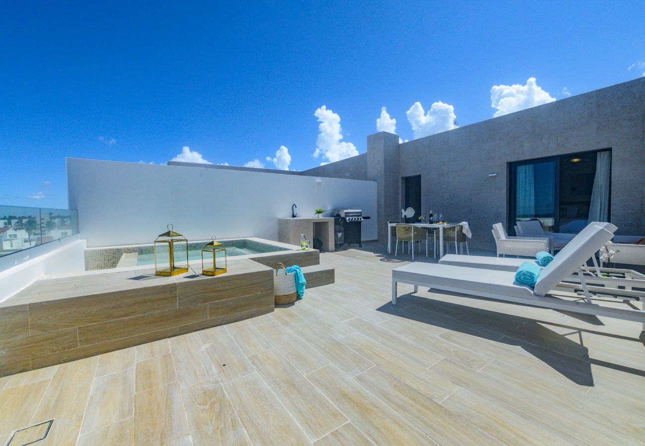 Apartment in Bávaro - Terrific roof terrace with private picuzzi and BBQ
