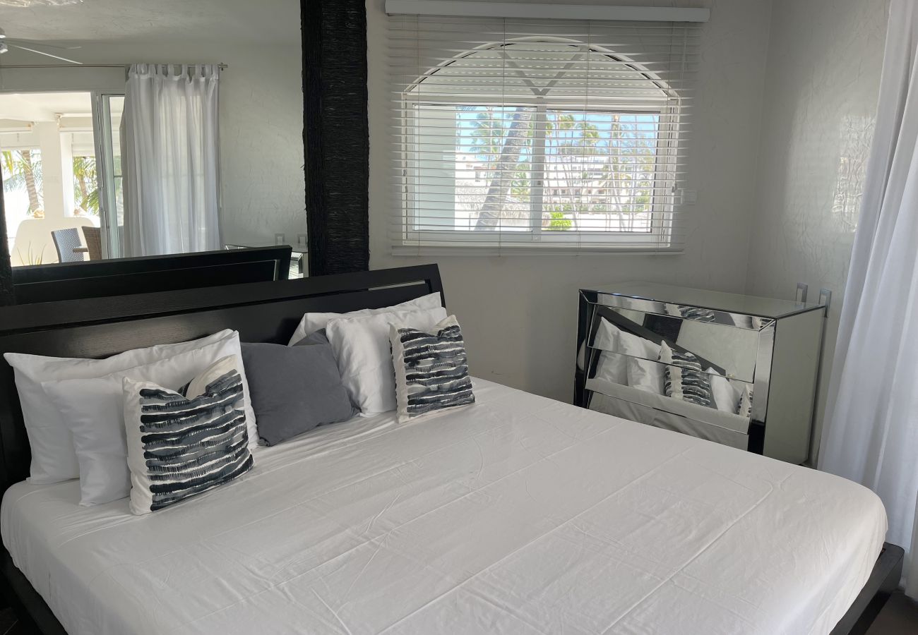 Apartment in Bávaro - Beach front Flor de Mar. Los Corales. Playa Bavaro
